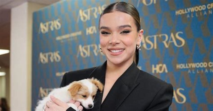 Hailee Steinfeld Net Worth: Details About Movie, Career, Bf, Age, Income - SarkariResult