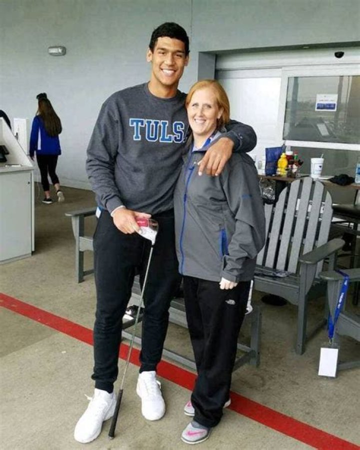 Haley Collins: Meet American Linebacker Zaven Collins Mother