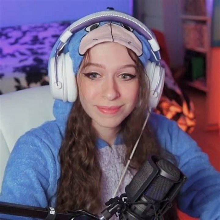 Hannahxxrose Height, Weight, Net Worth, Age, Birthday, Wikipedia, Who, Instagram, Biography