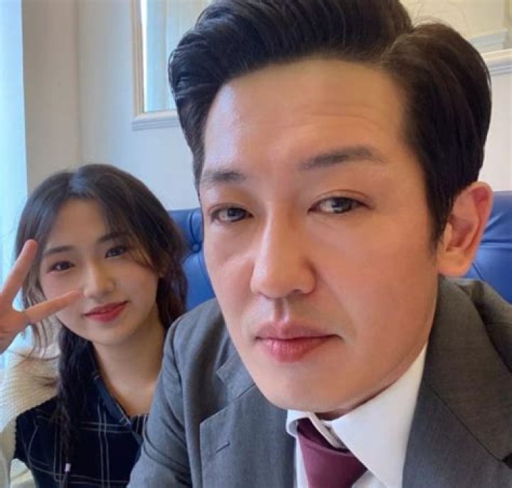 
Heo Sung-tae Wife: Is He Married? Family And Net Worth 