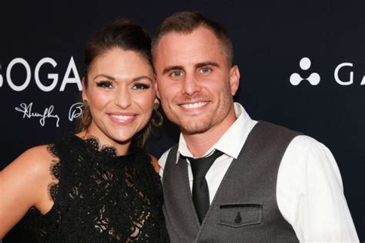 
Is DeAnna Bennett Gay? Husband Or Wife: Ethnicity And Sexuality Revealed 