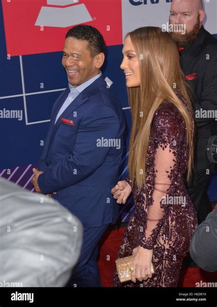 Is Jennifer Lopez's Manager, Benny Medina Gay? Rumours of dating will!