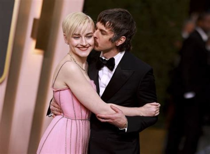 Is Julia Garner Gay? Get More Information!