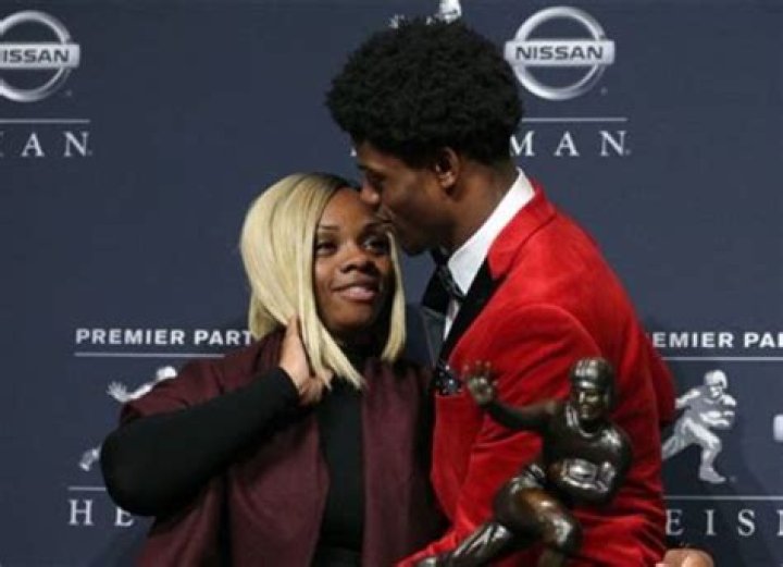 
Is Lamar Jackson Married? Lamar Jackson Age, Net Worth, Girlfriend, Biography, Height, Weight 