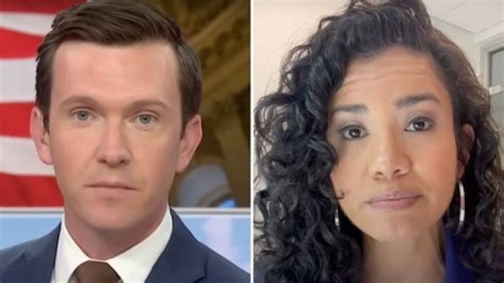 Is Laura Barron Lopez Married? Bio, Age, Height, Family, CNN, PBS NewsHour