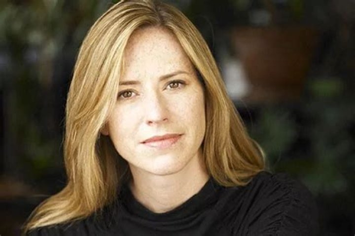 
Is Laurie Elliott Married? Her Bio, Age, Husband and Net worth 