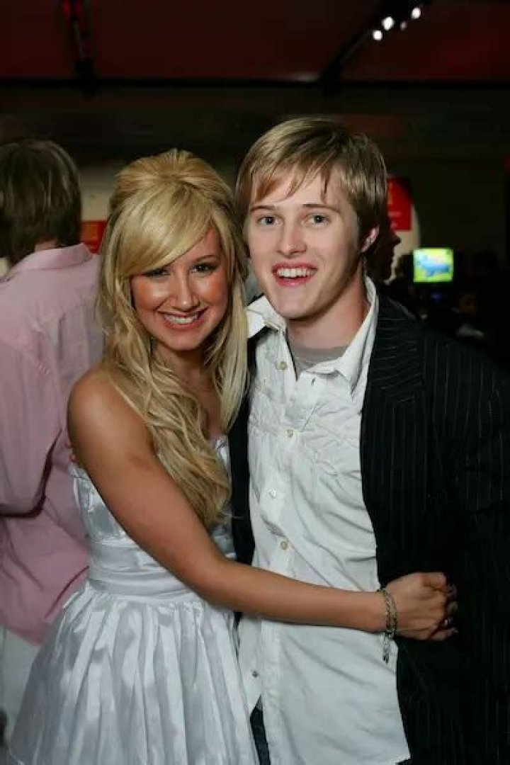 Is Lucas Grabeel Married to Wife? Lucas Grabeel’s Dating History