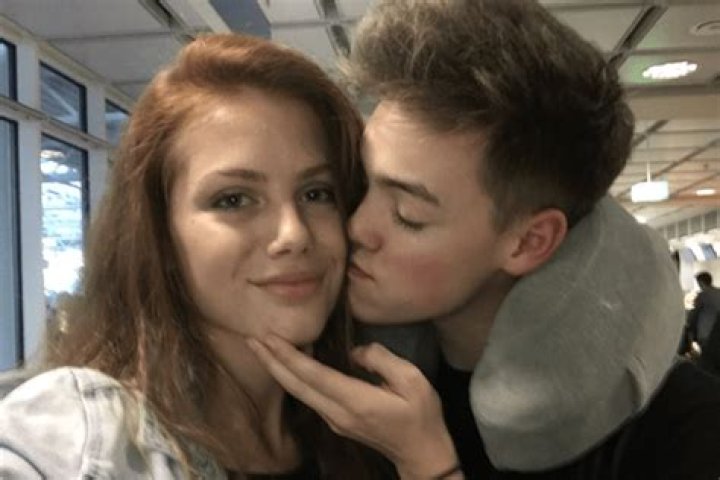 Is the cover artist turned singer Zach Herron dating someone or still single?