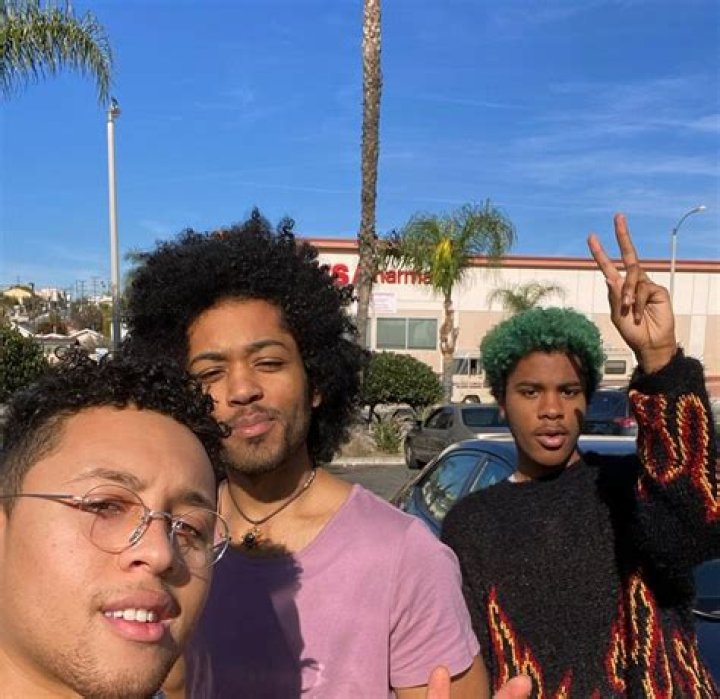 
Jaboukie Young | Parents And Siblings 