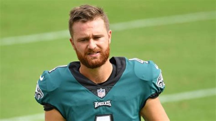 Jake Elliott's Financial Ascendancy in 2023: Unveiling the Eagle Kicker's Success - SarkariResult