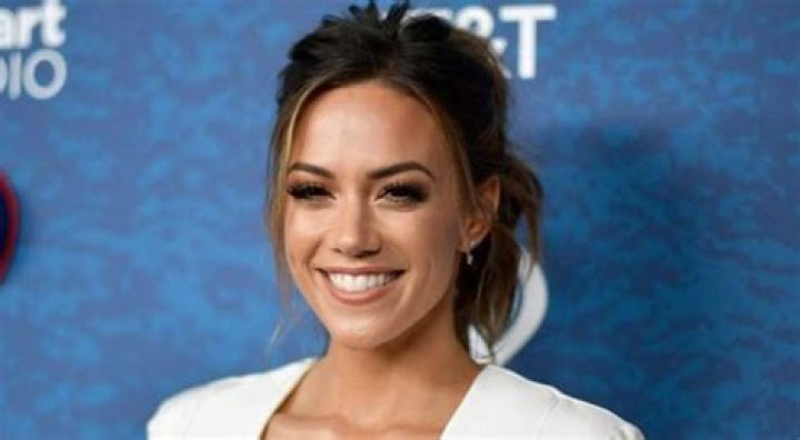 Jana Kramer Height, Weight, Measurements, Bra Size, Shoe Size