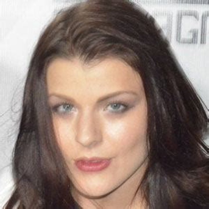 Janelle Ginestra Age, Wiki, Biography, Net Worth, Married, Husband