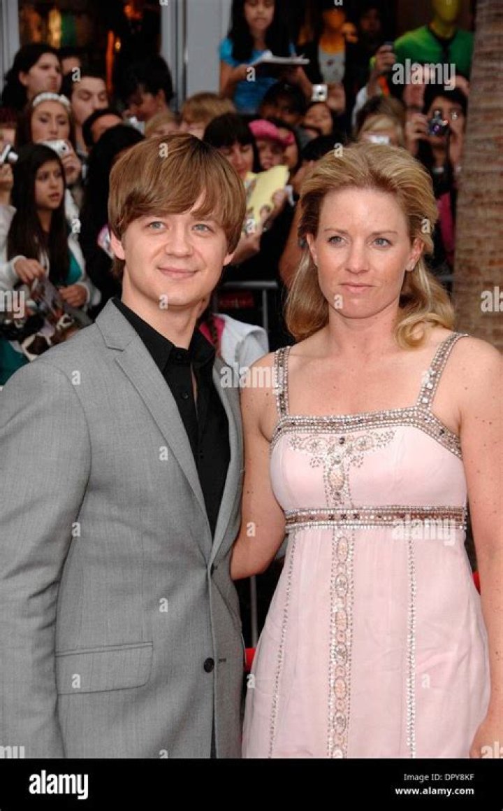 Jason Earles' Ex-Wife Jennifer Earles Bio, Married, Boyfriend, Divorce, Dating, Net Worth, Children