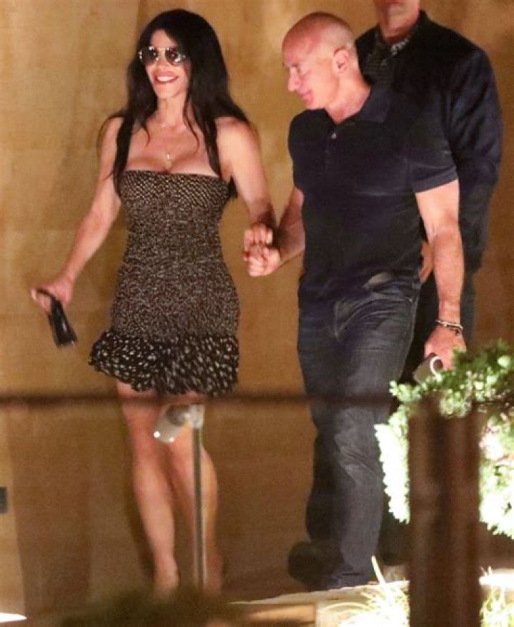 
Jeff Bezos and Lauren Sánchez Step Out After His Ex-Wife MacKenzie Scott Files For Divorce 