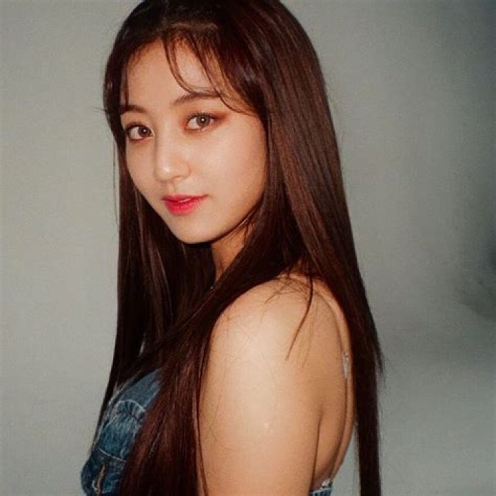Jihyo (Singer) Age, Wiki, Height, Weight, Boyfriend, Bio, Net Worth, Measurements, Career, Family, Facts