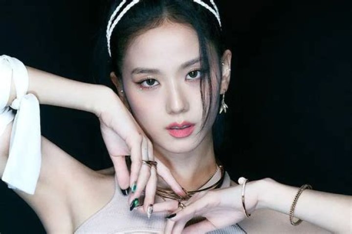 
“Jisoo solo is coming” takes over Twitter trends as BLACKPINK fans rejoice the singer announcing her solo debut 