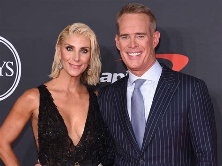Joe Buck's Marital Status: Exploring the Personal Journey of the Sportscaster - SarkariResult