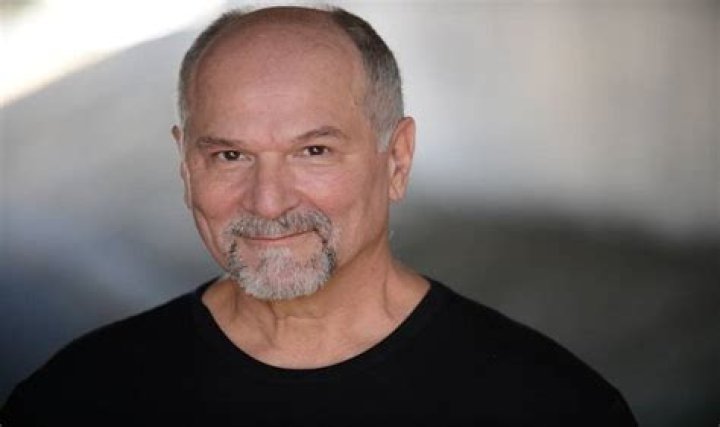 John Kapelos Net Worth