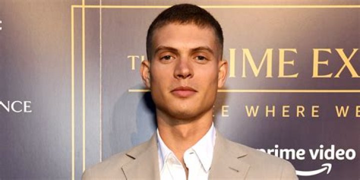 Josha Stradowski Biography, Girlfriend, Age, Height, Net Worth, Career