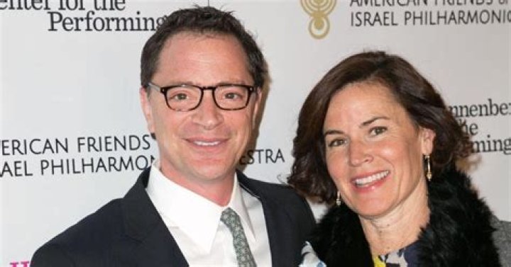 Joshua Malina: Wife, net worth, tattoos, smoking & body facts