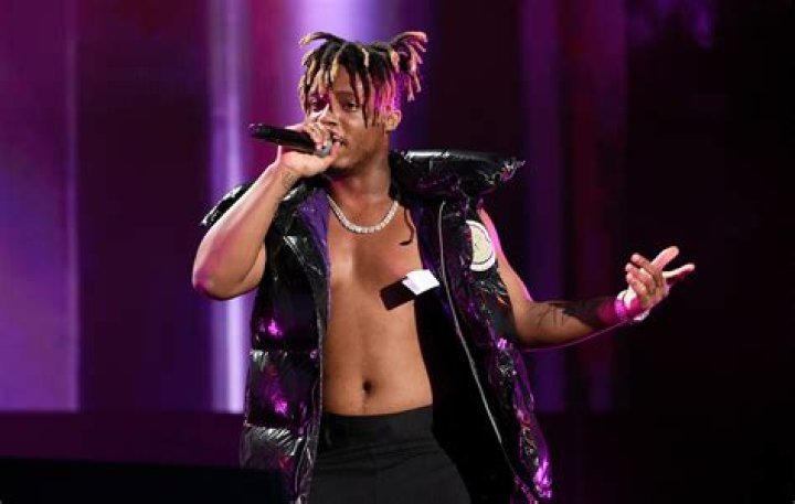 Juice WRLD Bio, Facts, Rapper, Death, Cause of Death, Age, Wiki, Height, Songs, Albums, Tattoo, Awards, Ethnicity, Girlfriend, Parents, Family, Career