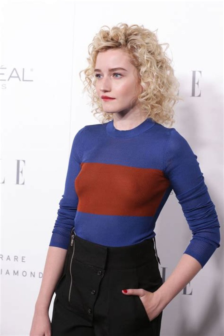 Julia Garner (Actress) Wiki, Bio, Age, Height, Weight, Measurements, Net Worth, BF, Facts