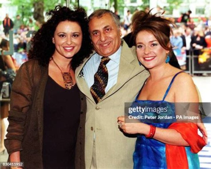 Julia Sawalha Parents, Meet Nadim Sawalha And Roberta Lane - SarkariResult