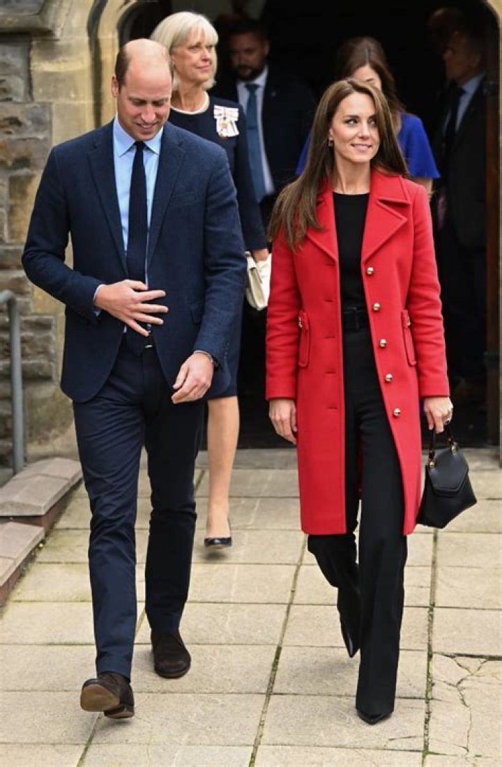 
Kate Middleton’s outfit on Wales tour reminds fans of Princess Diana 