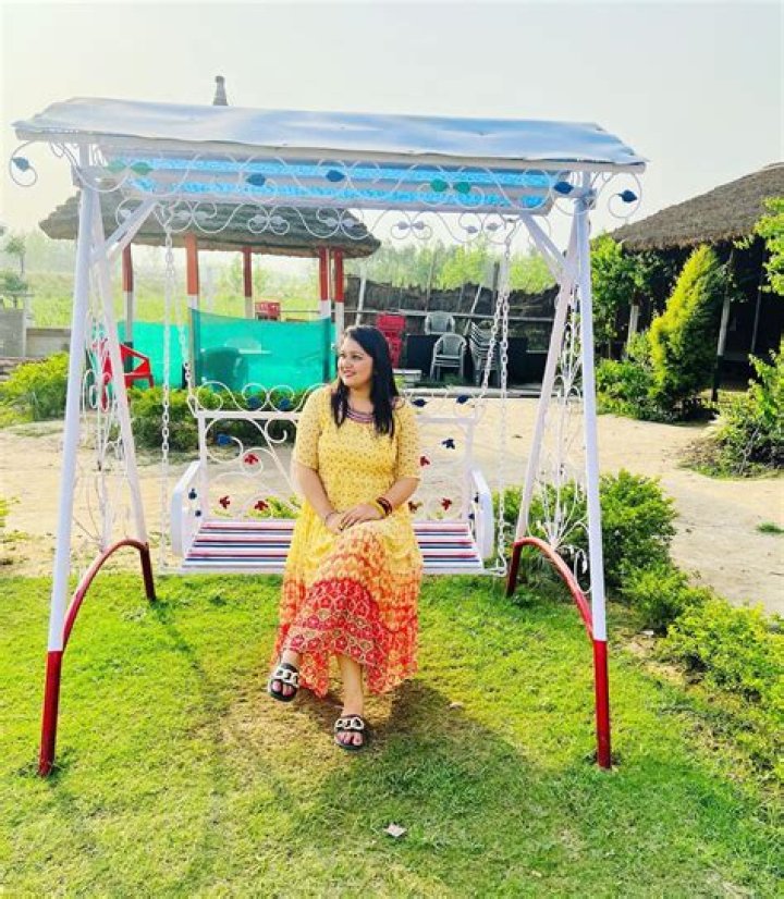 Komal Saklani Height, Weight, Net Worth, Age, Birthday, Wikipedia, Who, Instagram, Biography