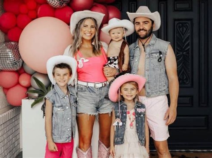 Krista Horton Parents: Age Wiki & Salary – Who Is The Bakersfield CA Blogger?