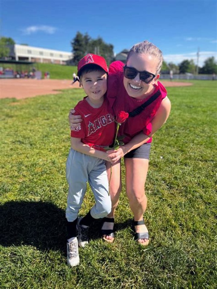 Kristen Kennedy WKYT: Bio, Age, Height, Family, Wedding, Husband, Chicago, Salary and Net Worth