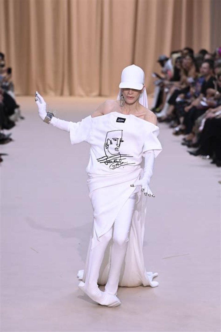 Kristen McMenamy Net Worth: Details About Age, Career, Modeling, Income - SarkariResult