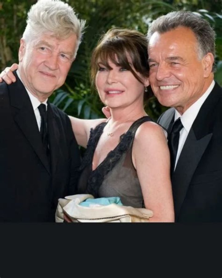 Lara Flynn Boyle Height, Weight, Body Measurements, Bra Size, Shoe Size