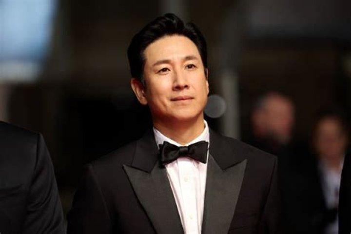 
Lee Sun Kyun Height, Weight, Net Worth, Age, Birthday, Wikipedia, Who, Nationality, Biography 