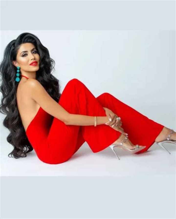 Leyla Milani Height, Weight, Measurements, Bra Size, Shoe Size