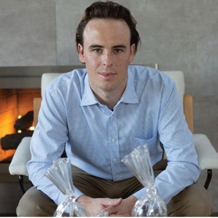 Logan Goodman Height, Weight, Net Worth, Age, Birthday, Wikipedia, Who, Instagram, Biography