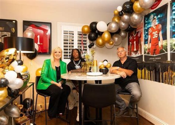 Lori Gibbs Net Worth