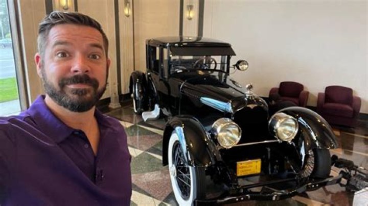
Luc Olivier Chamberland Height, Weight, Net Worth, Age, Birthday, Wikipedia, Who, Nationality, Biography 