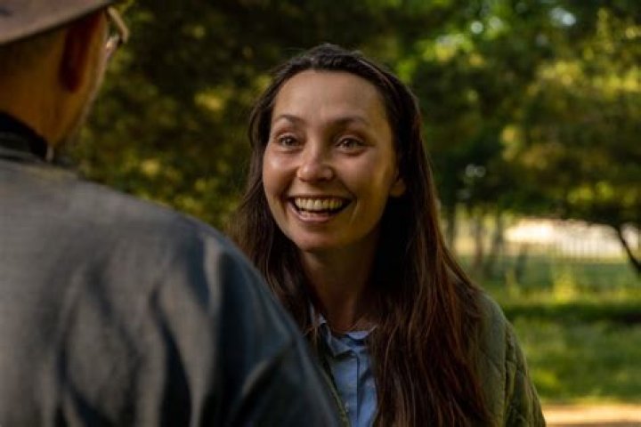 Lucinda Rhodes Net Worth