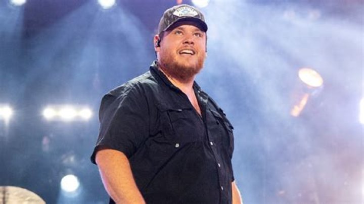Luke Combs, a Talented Singer, Lost His Brother. Truth or Just Rumours, Let’s Uncover