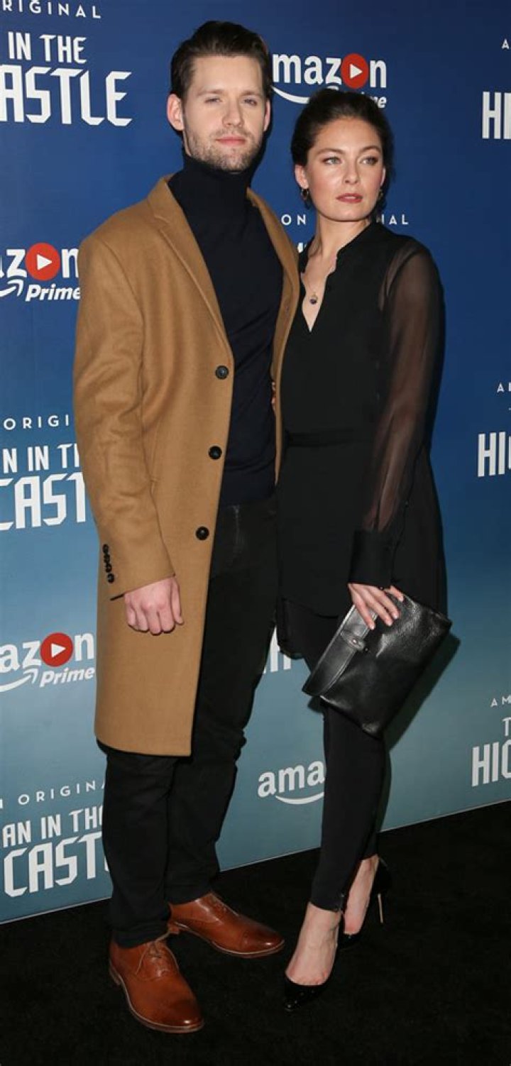 Luke Kleintank Bio, Height, Gay, Girlfriend, Dating, Net Worth