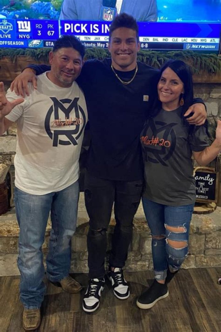 Malcolm Rodriguez Parents, Meet Father Roman Rodriguez And Mother Shanna Rodriguez - SarkariResult