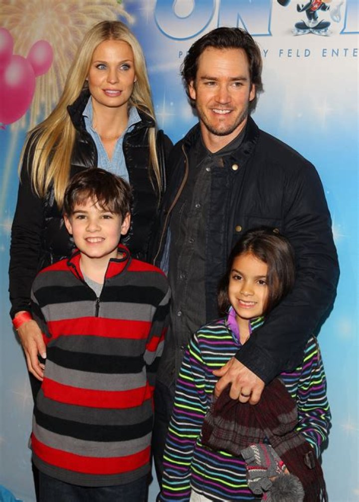 Mark Paul Gosselaar Mom Ethnicity, Mixed Race: Does He Have An Indonesian Mother?