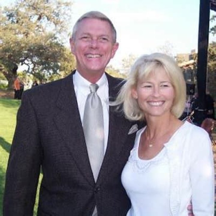 Marvin Hurst Bio, Wiki, Age, Wife, KENS 5, Salary, and Net Worth