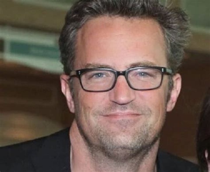 Matthew Perry Height, Weight, Net Worth, Age, Birthday, Wikipedia, Who, Nationality, Biography
