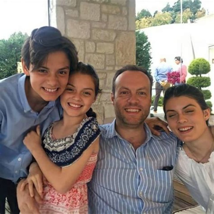 Meet Louis Partridge Parents: His Family & Siblings