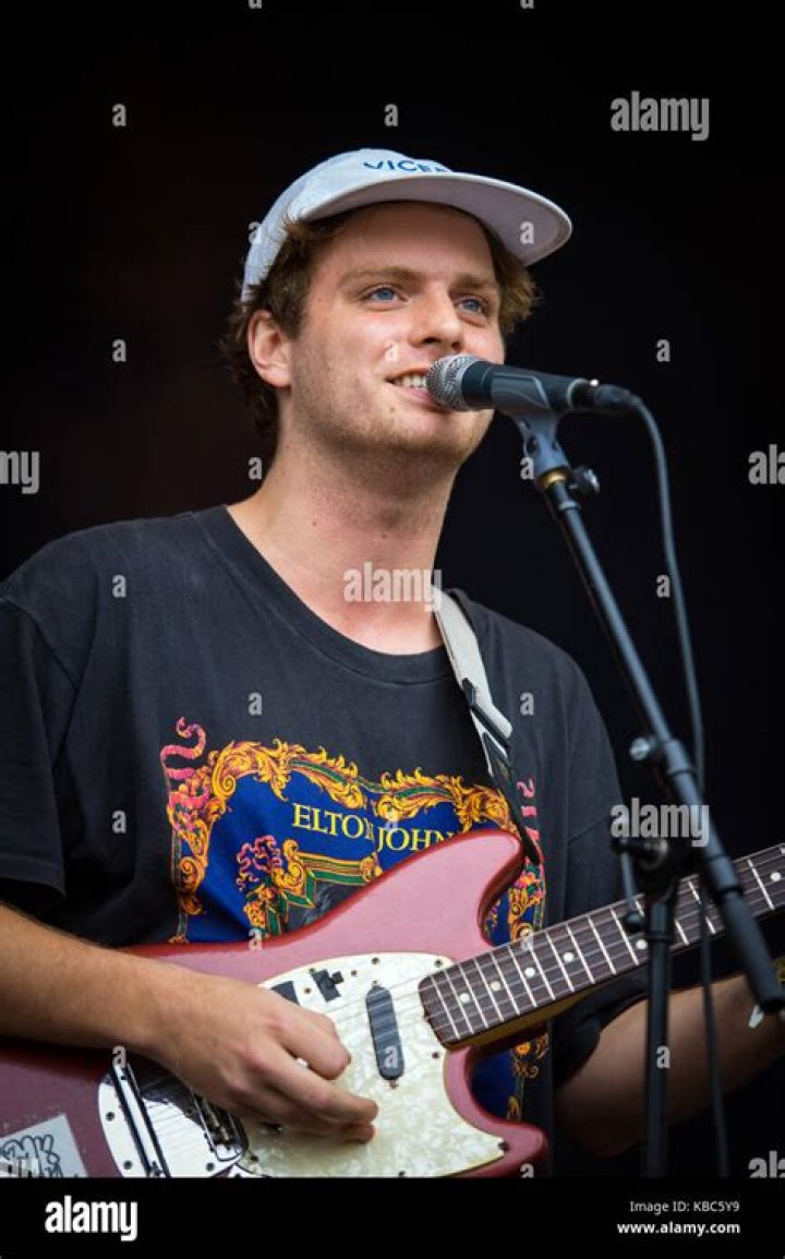 Meet Mac DeMarco – Canadian Singer-Songwriter