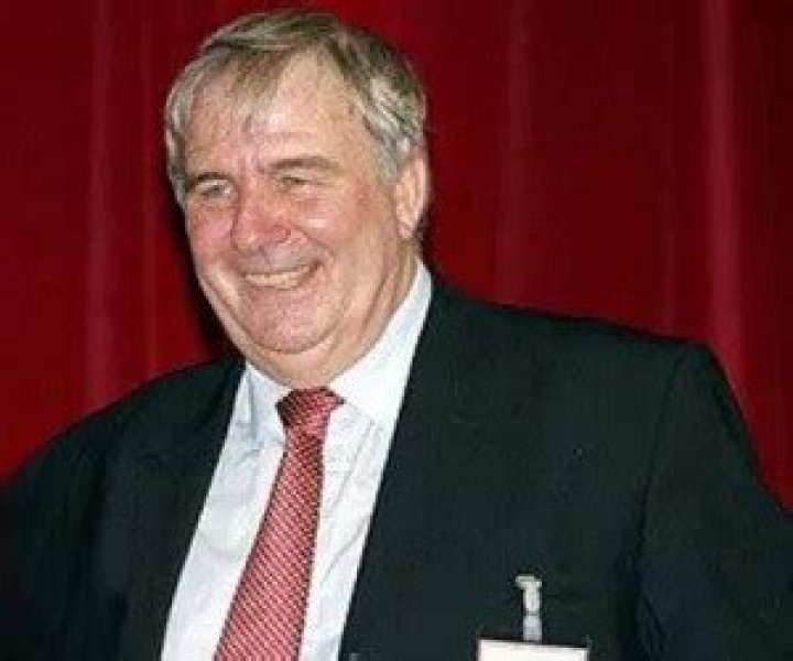 Mike Dean Height, Weight, Net Worth, Age, Birthday, Wikipedia, Who, Nationality, Biography