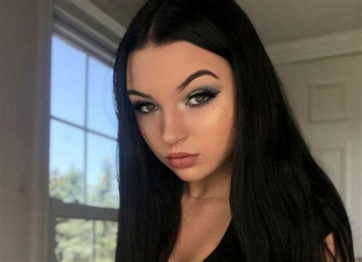
Miranda Mason (TikTok Star) Biography, Age, Boyfriend, Height, Net Worth 