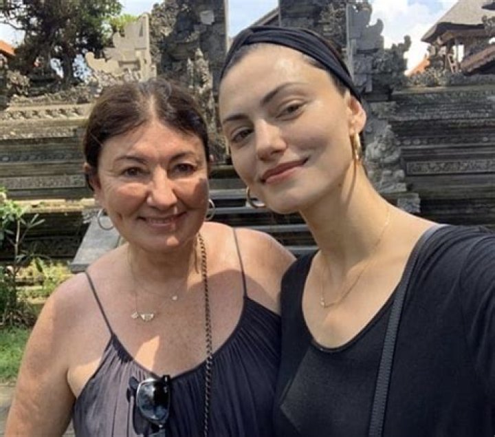 Nicholas Tonkin, And Jannyfer Tonkin – Phoebe Tonkin’s Parents